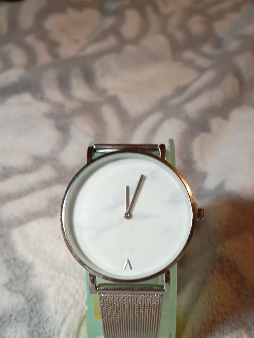 Minimalist Silver Mesh Women's Watch with White Dial